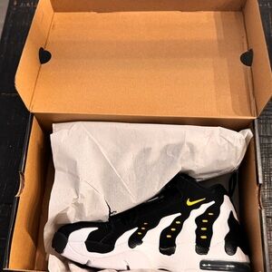 Deion Sanders Nike Air DT Max '96
Men's Shoes Size 8.5 Brand New in Original Box